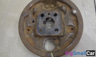 Щит опорный задний правый от Renault 21 1986-1994