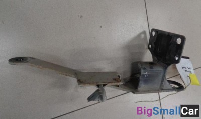 Кронштейн усилителя заднего бампера правый от Land Rover Range Rover 3 2002-2012